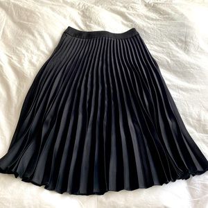 Black H&M skirt